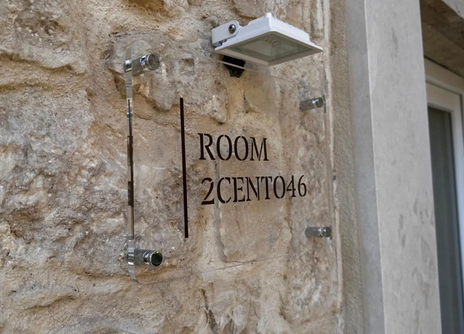 Room2Cento46 Modica 0*,
